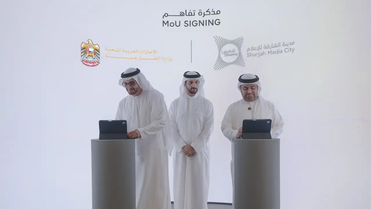 سلطان بن أحمد يرعى توقيع مذكرة تفاهم بين وزارة الخارجية وشمس